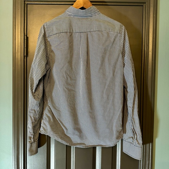 A&F 💪 Muscle Fit LS Woven Shirt - Picture 7 of 7